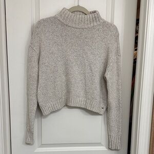 American Eagle Outfitters Heathered Gray Turtleneck Sweater